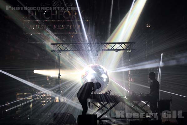 FUCK BUTTONS - 2012-11-02 - PARIS - Grande Halle de La Villette - 